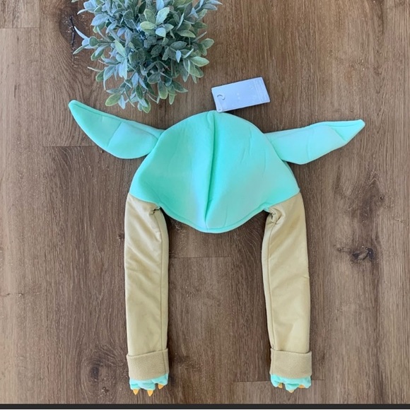~NWT Disney’s Baby Yoda Hat with ARMS!~ - Picture 2 of 3